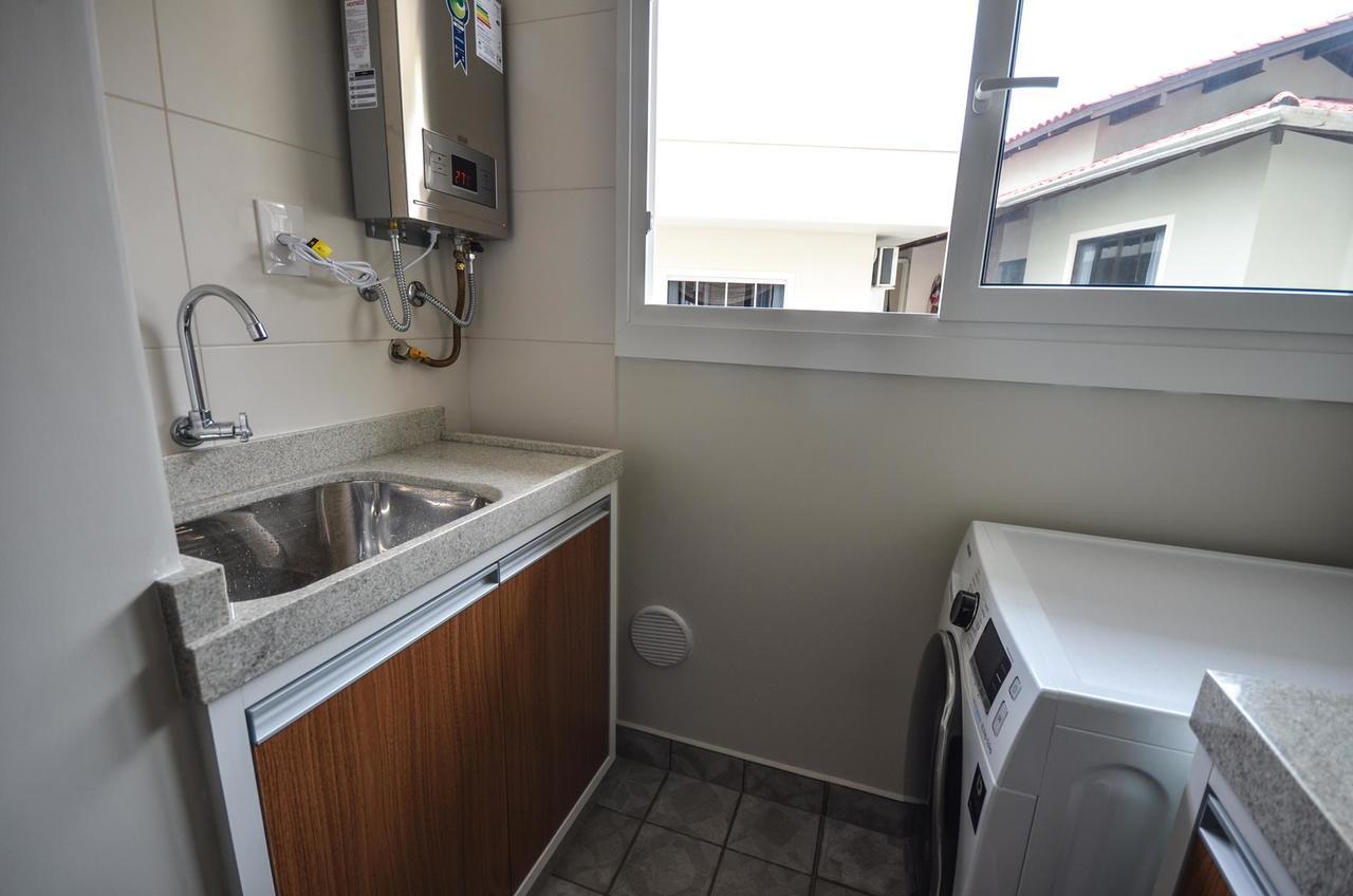 1079 - Apartamento Com Vista Para O Mar Em Bombinhas Exterior foto